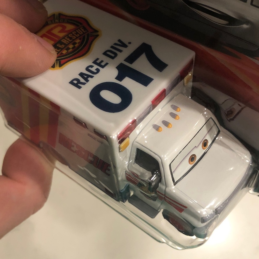 Morgan Martins Race & Rescue Ambulance Toy - Picture 5 of 9